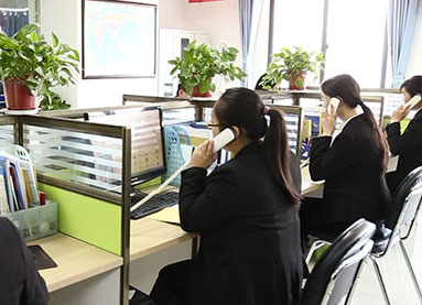 振動(dòng)篩設(shè)備廠家客服人員高清工裝圖片展示圖